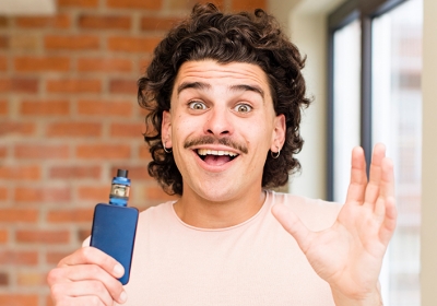 Британските вейпъри са в безопасност, твърдят здравни експерти след смъртните случаи в САЩ